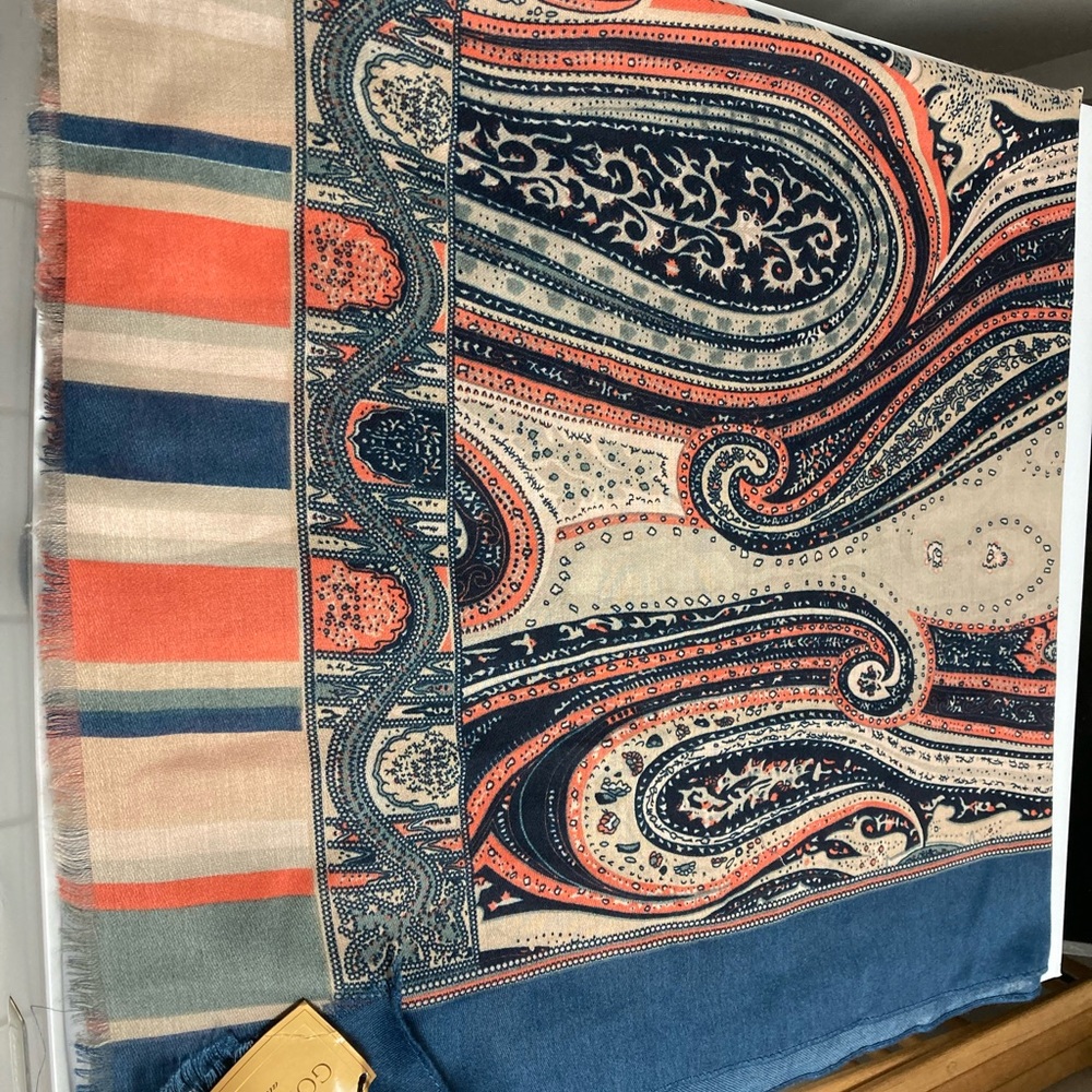 New with tags blue 36 x 36 wrap